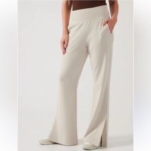 NWOT - Athleta Venice Pants - Size S - Abalone Beige Adorable!!!